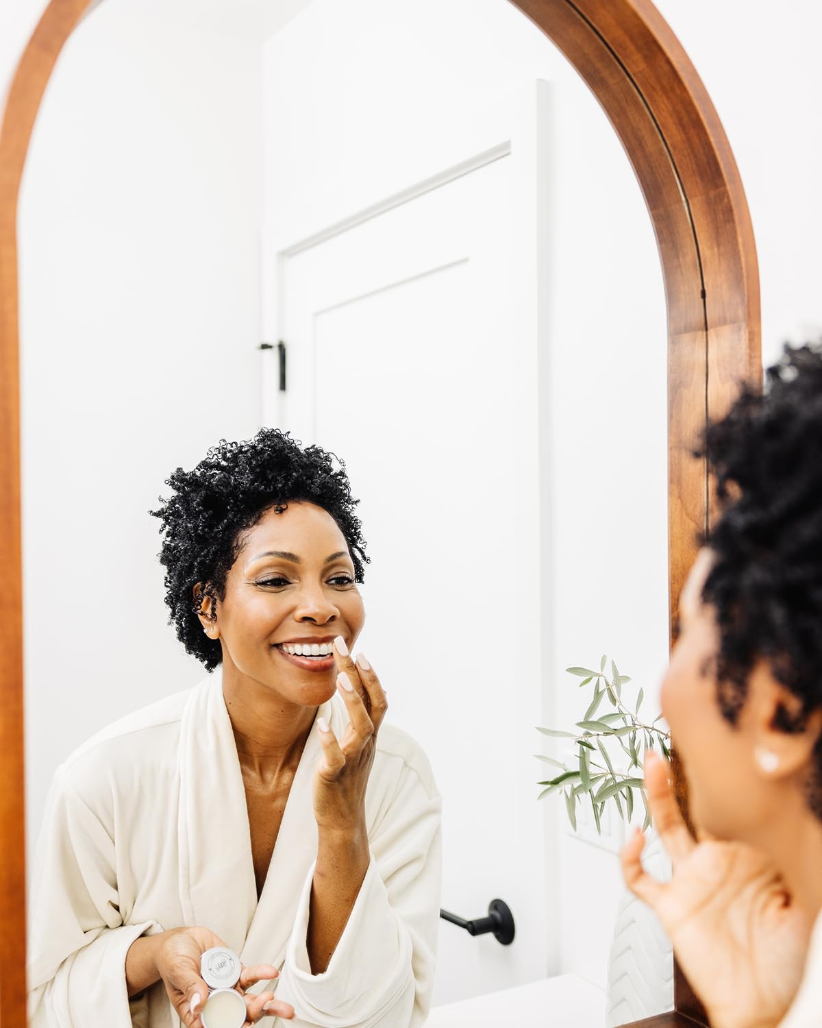 Hines+Young Travel Tins Gift Set - 4 oz Body Cream, 2 oz Linen Spray, Natural Lip Balm - Skin Care and Refreshing Home Fragrance, Ideal Self-Care Gift Set (Pack of 3, Hyannis Seagrass)