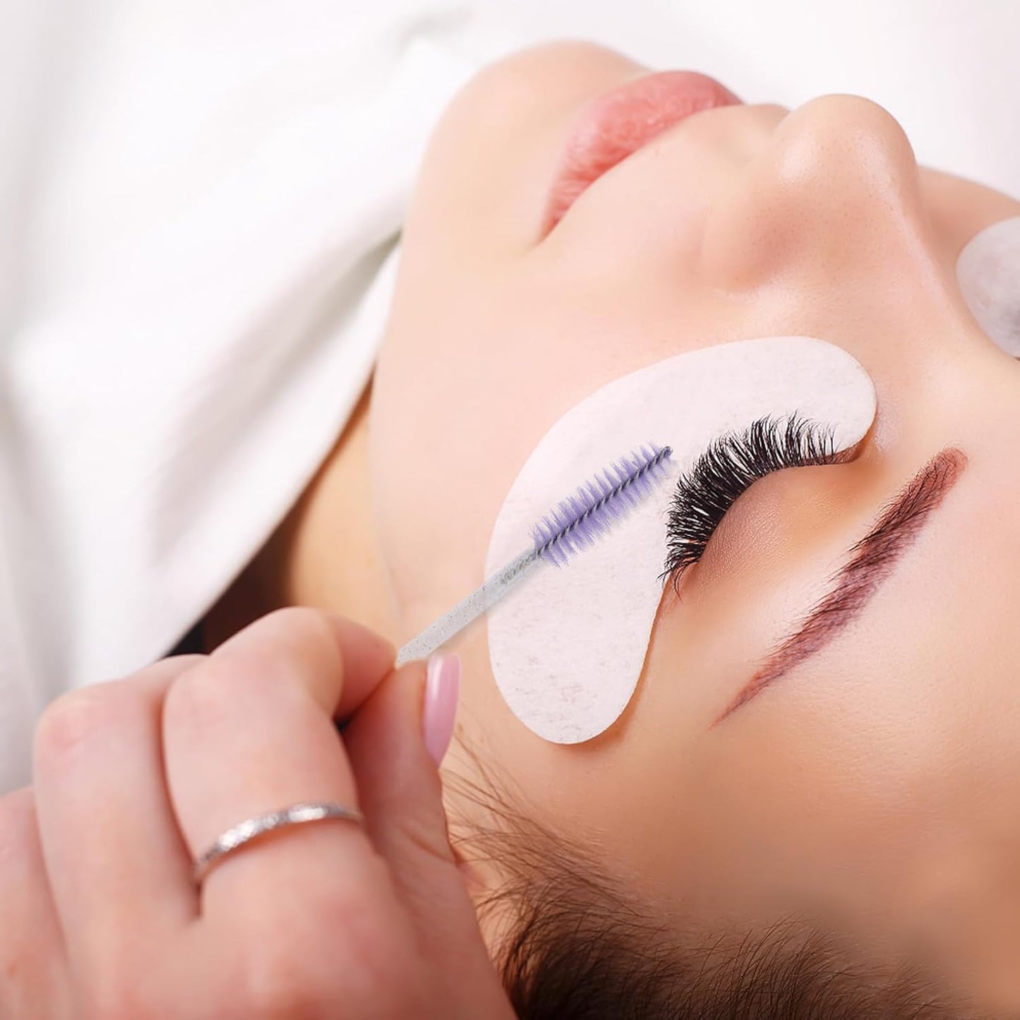 G2PLUS 300PCS Disposable Mascara Brushes, Crystal Lash Brush Makeup Kit, Adjustable Eyelash Spoolies for Eyelash Extensions, Eyebrow and Makeup (White + Purple)