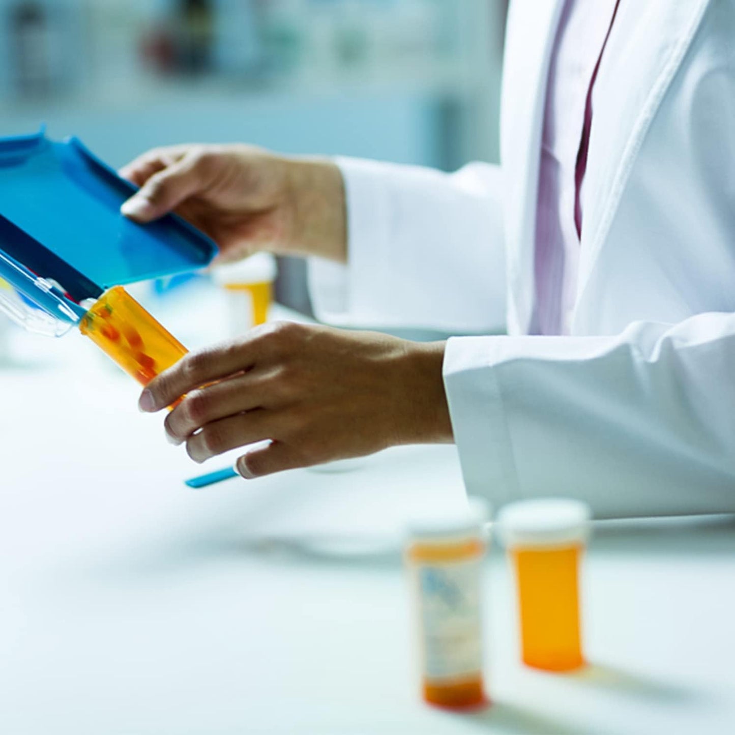 Empty Plastic Pill Bottles with Easy Open Caps (Not Child Resistant), Prescription Medication Vials, Clear Containers Pill Cases Dispenser Organizers (12pcs, 40 Dram)