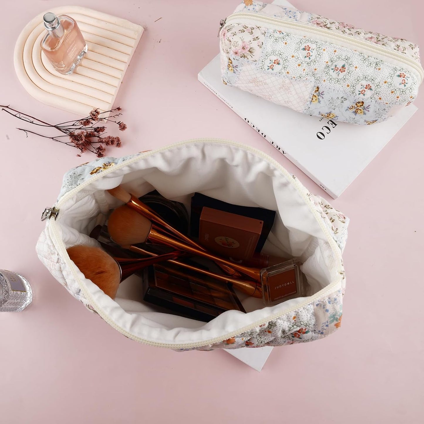 2Pcs Quilted Cotton Makeup Bag Large Travel Makeup Pouch Small Brush Holder Set for Women Cute Floral Coquette Makeup Bag Aesthetic Cosmetic Bag Flower Bee Toiletry Organizer Storage Bag Zipper Pouch